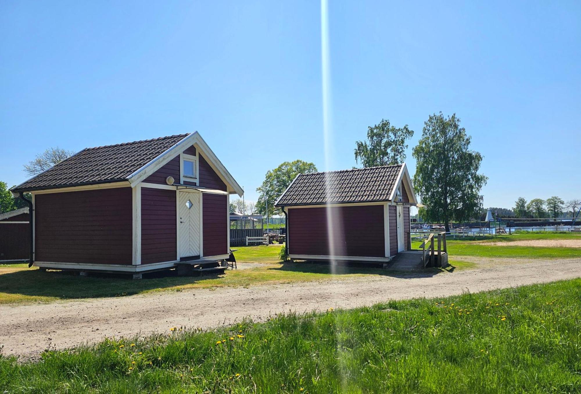 Kanalkrogen Stugor Sjötorp エクステリア 写真