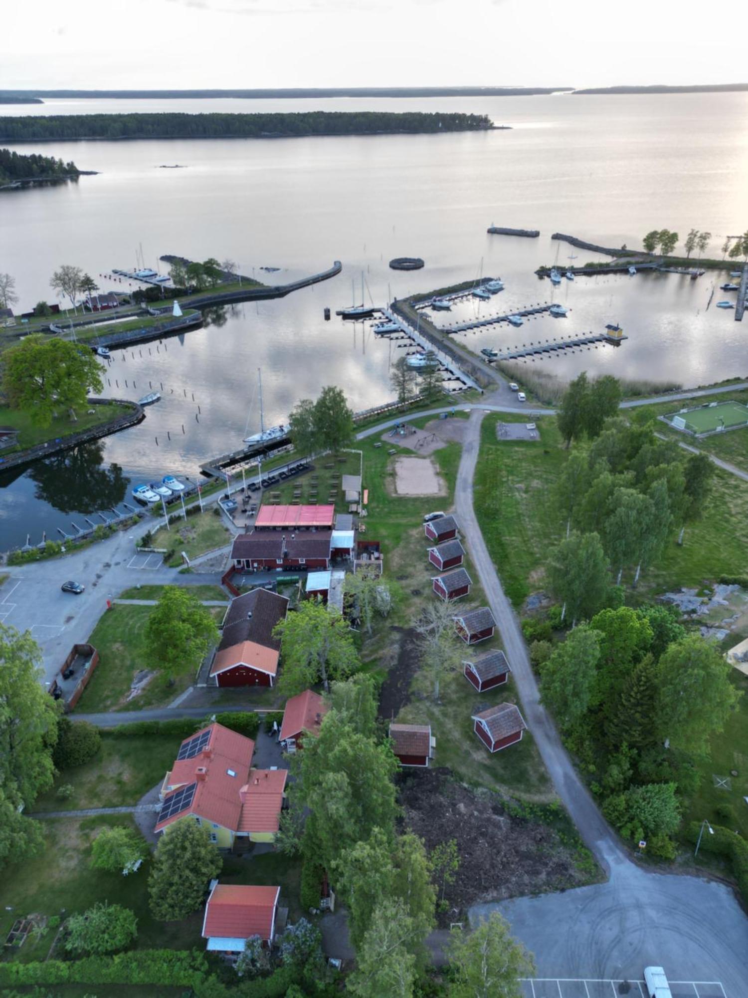 Kanalkrogen Stugor Sjötorp エクステリア 写真